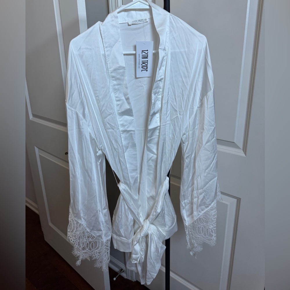 12th Tribe White Lace sleeve robe new with tags one size